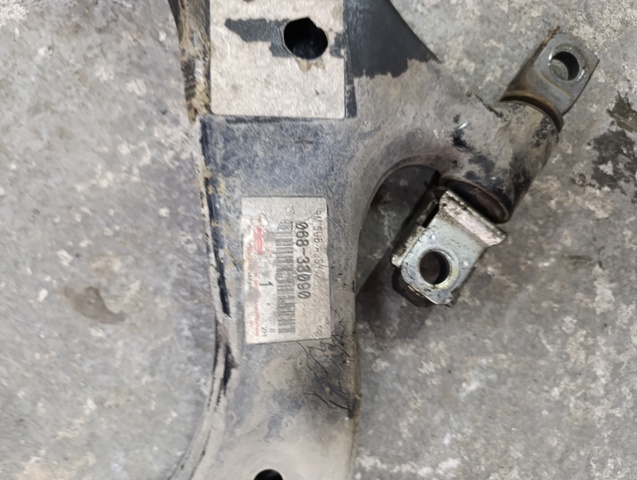 Правий важіль передній нижній підвіски 4806806200 TOYOTA