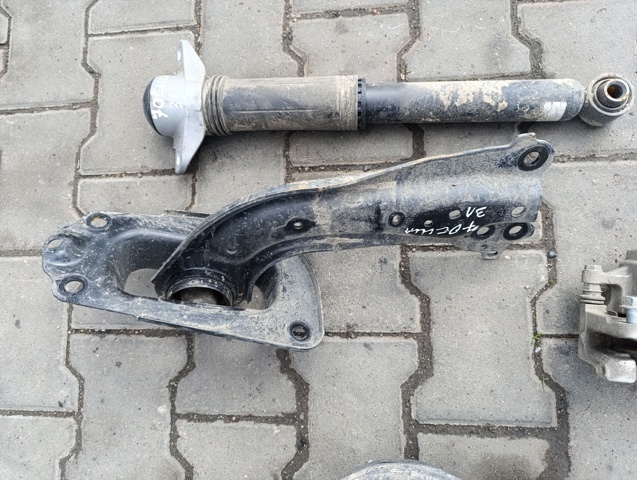 Важіль/тяга задньої підвіски подовжній нижній, лівий 4878006120 TOYOTA