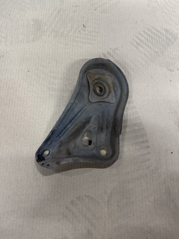 Кронштейн передньої балки 5102433070 TOYOTA