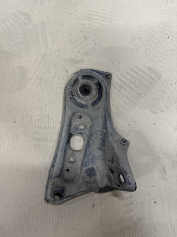 Кронштейн передньої балки 5103533030 TOYOTA