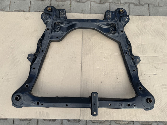 Підрамник передньої підвіски Toyota Camry 7