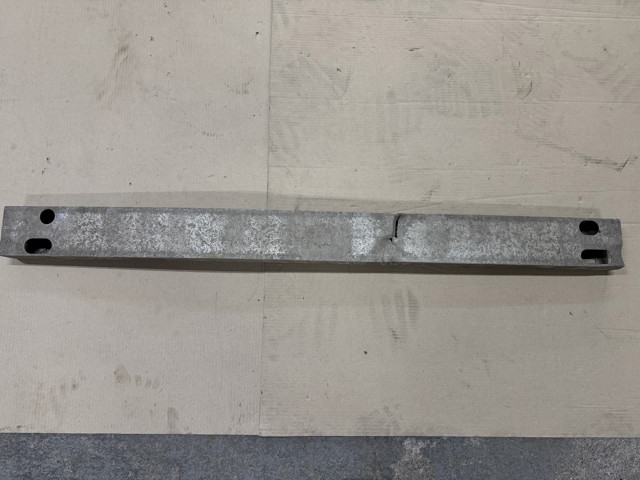Шина бампера переднього 5202133181 TOYOTA