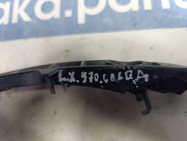 Кронштейн кріплення бампера переднього правий 5211560150 TOYOTA