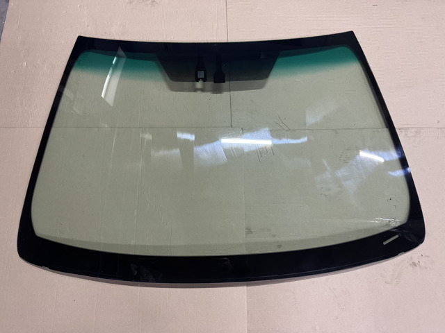 Переднє скло 5610133954 TOYOTA