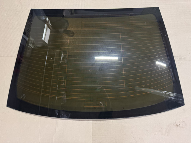 Скло автомобільне заднє 6481133610 TOYOTA