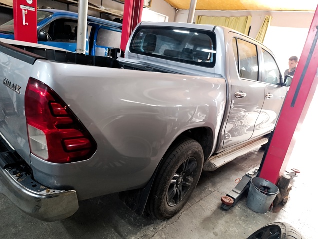Крило праве заднє 65816KK030 TOYOTA