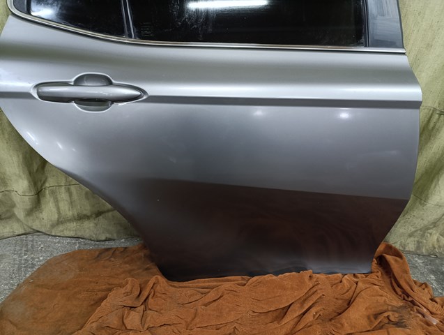 Двері пасажирські задні праві 6700333270 TOYOTA