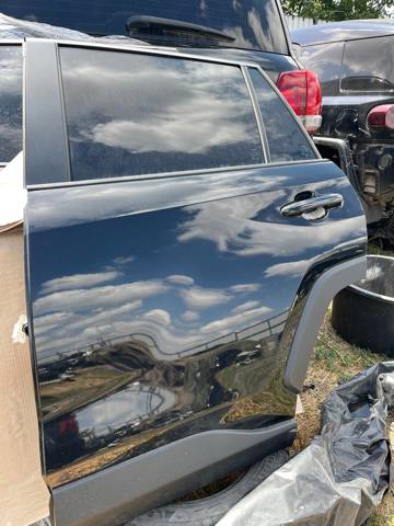 Двері пасажирськи задні ліві Toyota RAV4 V