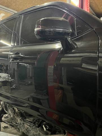 Скло передніх дверей, правих 6810160820 TOYOTA