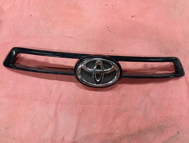 Емблема на решітку радіатора 753100K060 TOYOTA