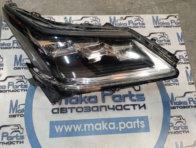 Основна фара - вставка 811100E570 TOYOTA