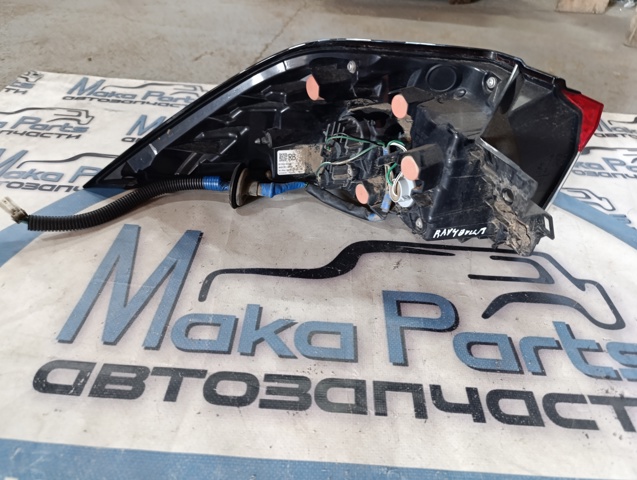 Задній правий зовнішній ліхтар 8155142230 TOYOTA