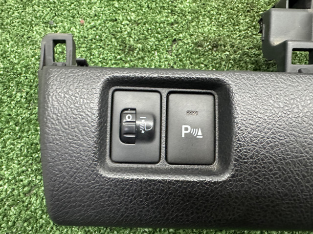 Кнопка коректора фар 8415242051 TOYOTA
