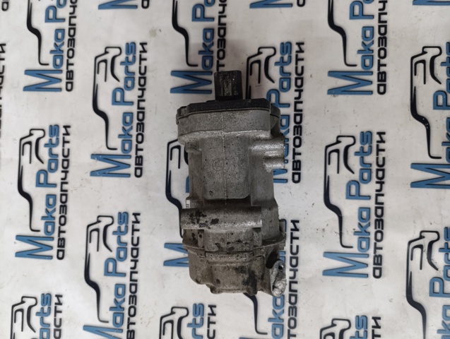 Компресор кліматичної установки 8837033040 TOYOTA
