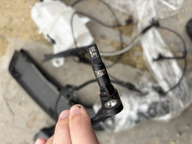 Передній лівий датчик абс 8954342070 TOYOTA