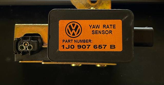 Датчик кутової швидкості повороту автомобіля 1J0907657B VAG