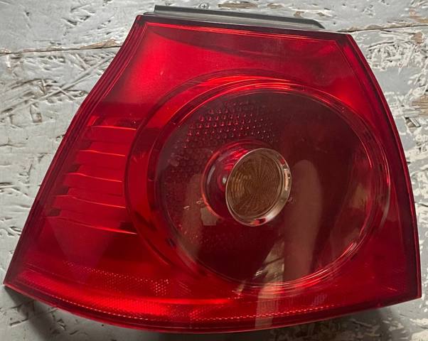 Ліхтар задній лівий, зовнішній 1K6945095E VAG