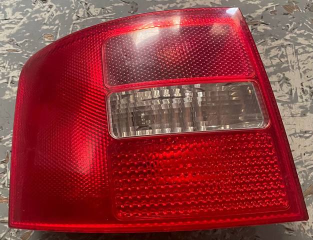 Ліхтар задній лівий 4B9945095F VAG