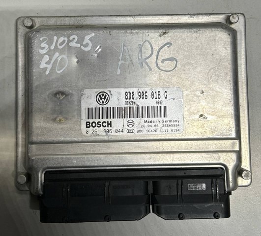 Блок двигуна 8D0906018G VAG
