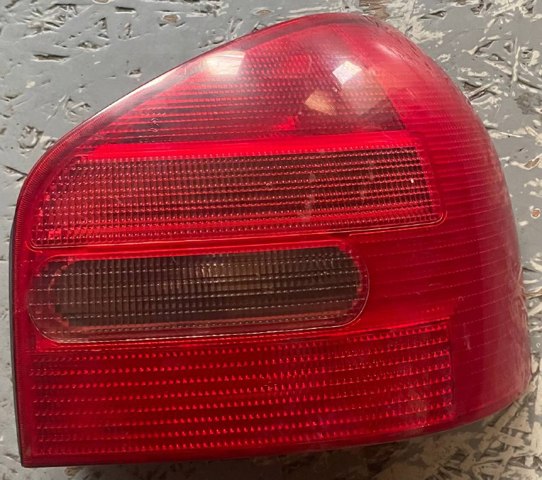 Задній правий стоп 8L0945096 VAG