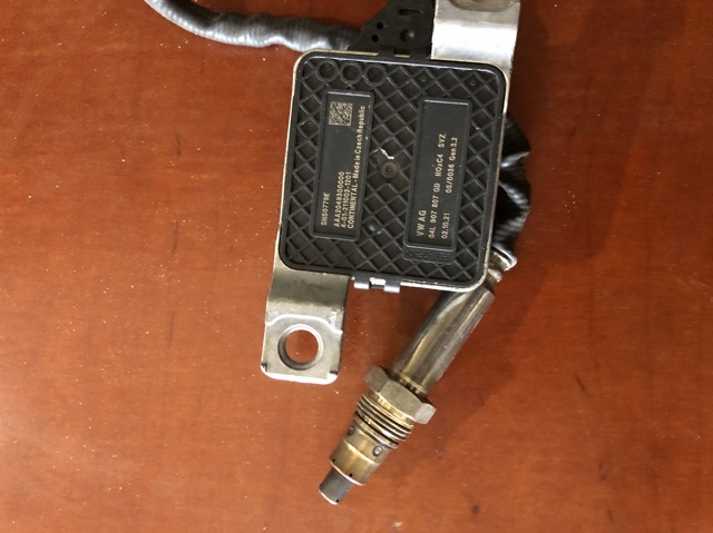 Датчик оксидів азоту NOX, задній 04L907807GB VAG