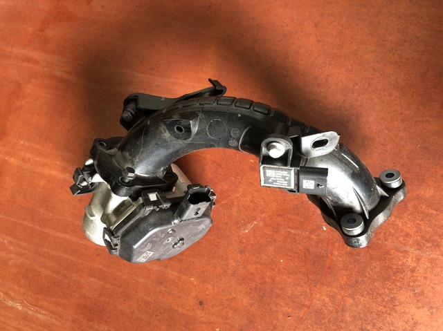 Патрубок дросельний 9813294880 PEUGEOT