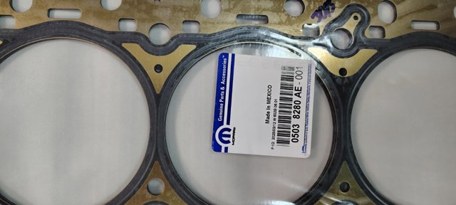 Прокладка головки блока циліндрів (ГБЦ), права 05038280AE CHRYSLER
