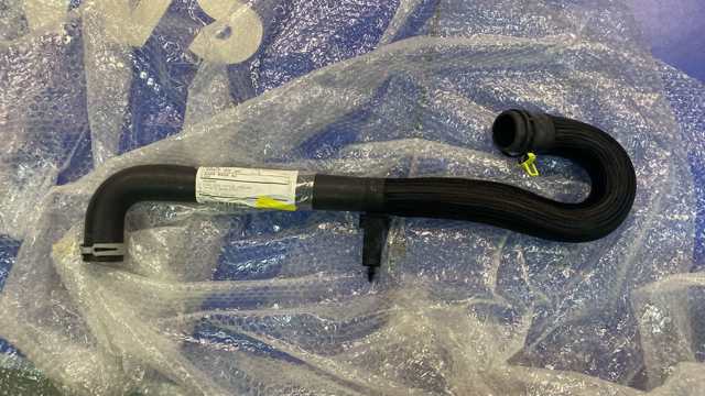 Патрубок системи охолодження 55038026AJ CHRYSLER