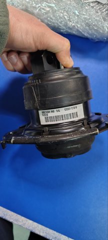 Права подушка мотора 68062142AH CHRYSLER