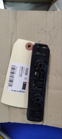 Кронштейн кріплення бампера переднього правий 68081412AB CHRYSLER