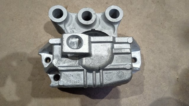 Права опора двигуна 68328737AA CHRYSLER