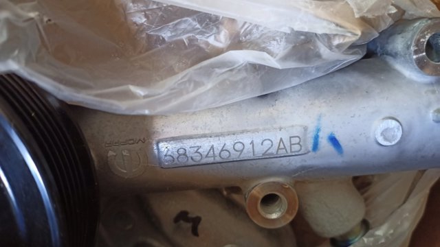 Водяний насос 68346912AA CHRYSLER