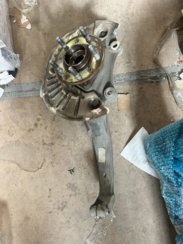 Цапфа поворотна права 68483788AC CHRYSLER