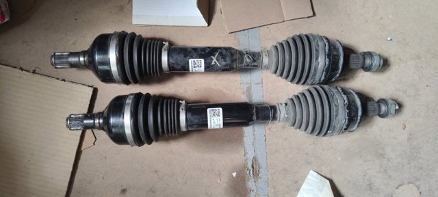 Піввісь передня, права 68547213AA CHRYSLER