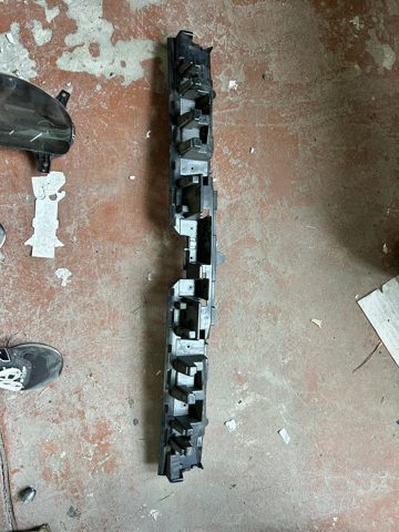 Кронштейн бампера заднього, центральний LB5Z17E855D FORD