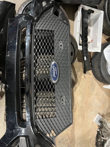 Решітка радіатора LB5Z8200FC FORD