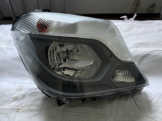 Фара правая A9068202461 MERCEDES