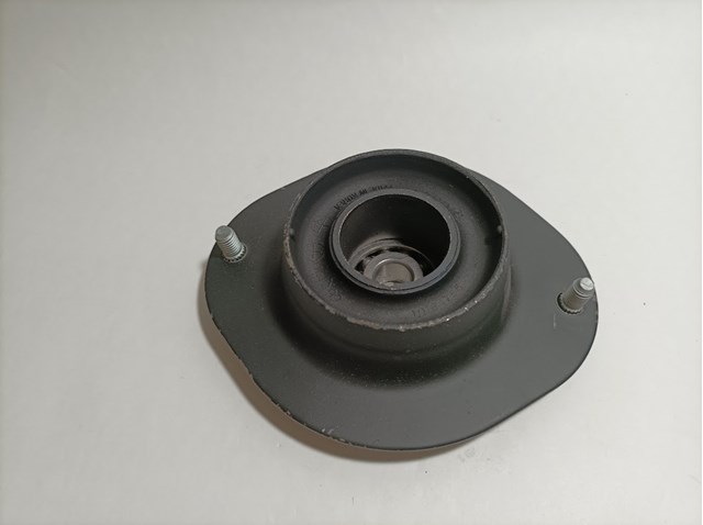 Кріплення переднього амортизатора Опель Кадет E