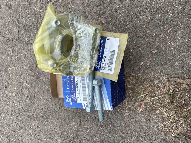 Маточина колеса передня Хендай Ай 10