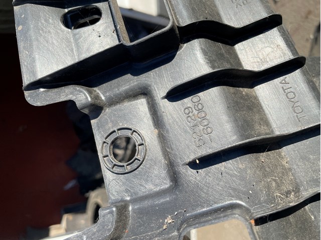 Накладка бампера переднього, центральна 5212960060 TOYOTA