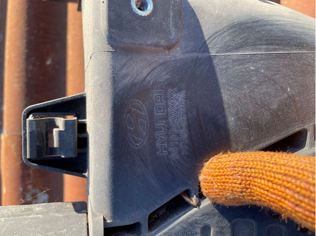 Рамка передньої панелі 641012W000 HYUNDAI