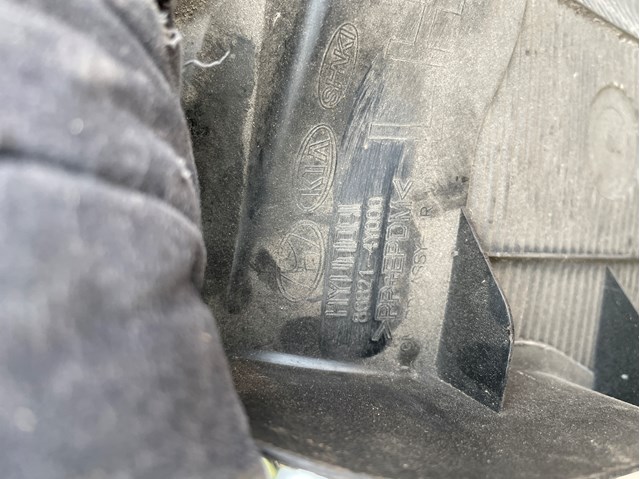 Підкрилок заднього крила, лівий 868214Y000 HYUNDAI