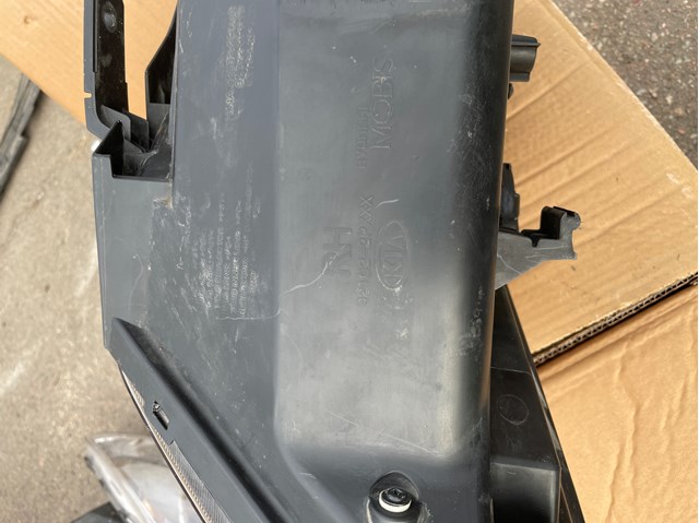 Фара основна права 921022P630 HYUNDAI
