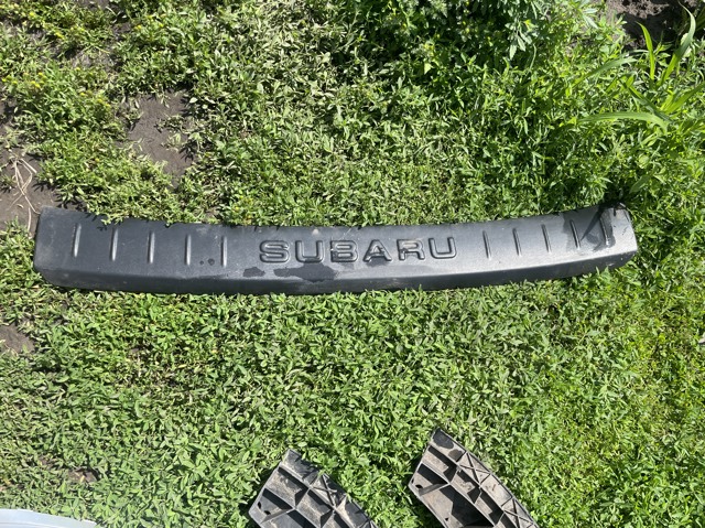Накладка бампера заднього, верхня захисна (ступінь-підніжка) E775ESG000 SUBARU