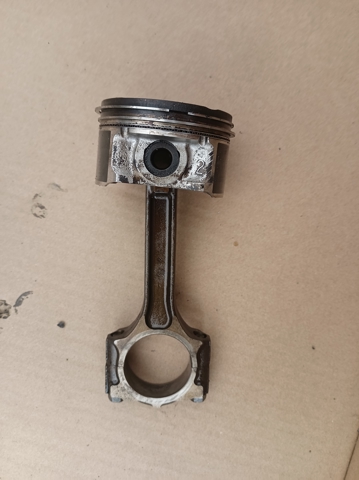 Шатун поршня ДВЗ 121001HC0A NISSAN