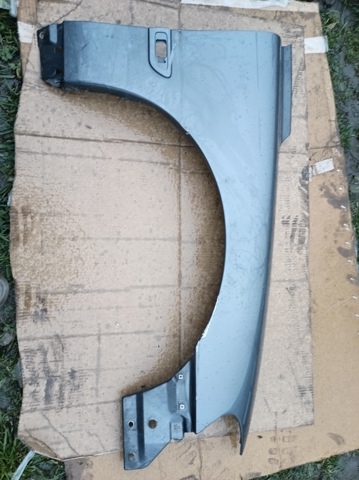 Переднє праве крило 30796493 VOLVO