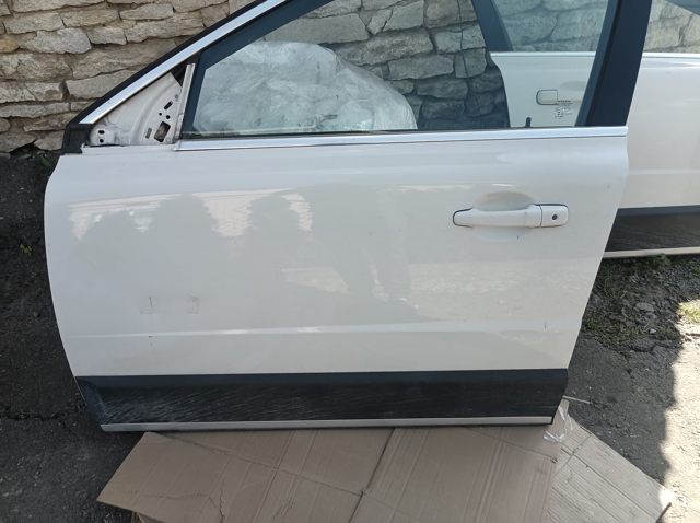 Дверь передня ліва 32228890 VOLVO