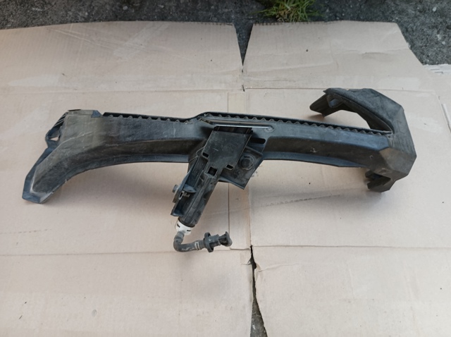 Праве кріплення переднього бампера 57707AJ220 SUBARU