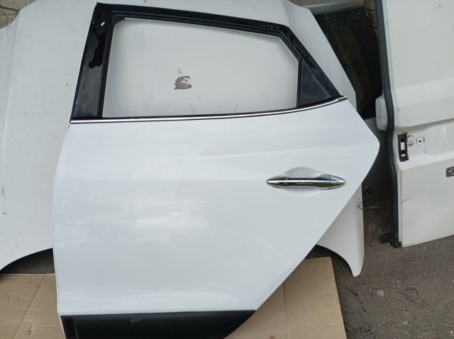 Двері задні, ліві 770032Y000 HYUNDAI