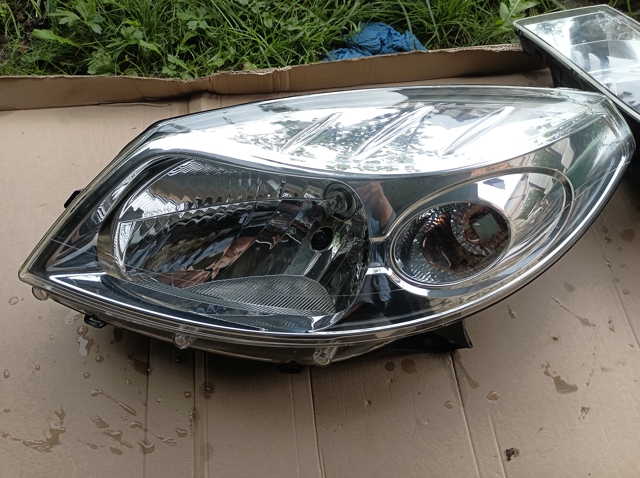 Основна фара в зборі ліва 8200733878 RENAULT